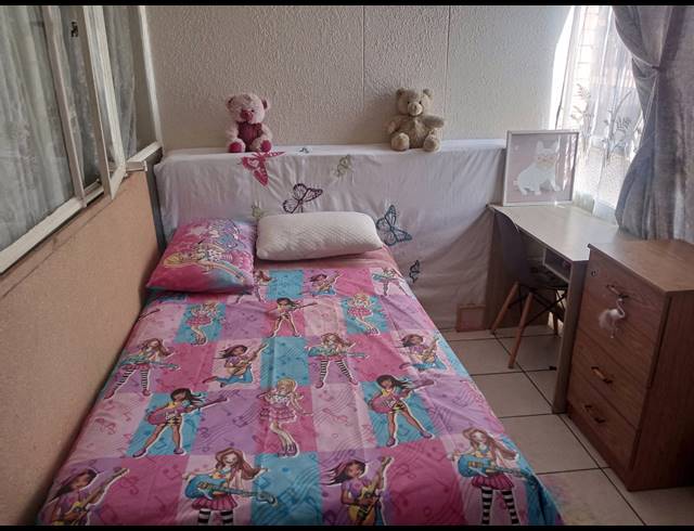 1 BEDROOM SECTIONAL TITLE FOR SALE IN PARKDENE